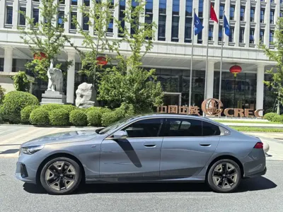 BMW 5 Series 2024, 8000 км, за 258800 CNY