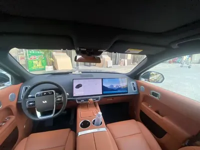 Li Auto Li L8 2025, 6000 км, за 279800 CNY