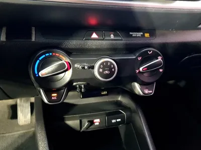 Kia Stonic 2018, 142093 км, за 7500000 KRW - фото 12