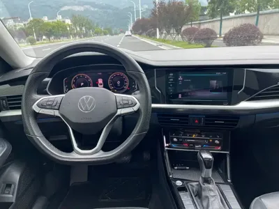 Volkswagen Passat 2022, 80000 км, за 85800 CNY - фото 6