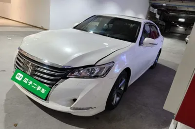 Toyota Crown · 2015 год