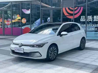 Volkswagen Golf 2023, 27000 км, за 109800 CNY