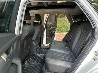 Audi Q5L 2021, 70000 км, за 143800 CNY - фото 9