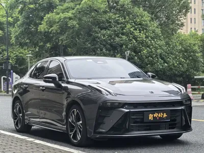 Lynk & Co 03 2025, 11000 км, за 89800 CNY