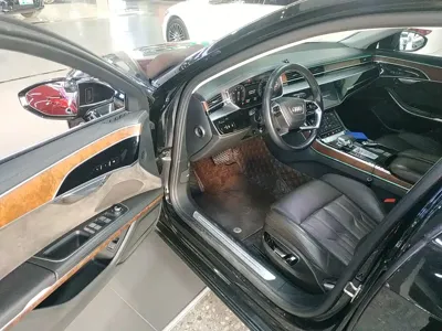 Audi A8 2019, 129900 км, за 299200 CNY - фото 12