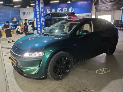 智界 Zhijie R7 · 2025 год