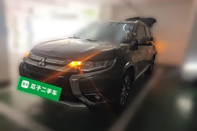 Mitsubishi Outlander · 2016 год