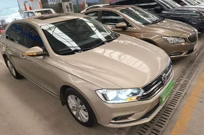 Volkswagen Bora 2016, 77800 км, за 44927.78 CNY