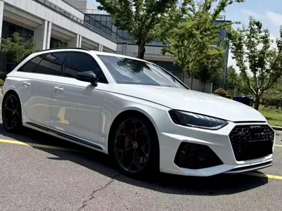 Audi RS 4 2024, 25000 км, за 498000 CNY