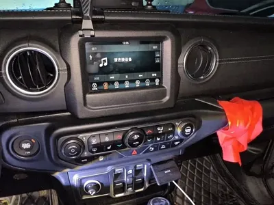 Jeep Wrangler 2021, 67800 км, за 227100 CNY - фото 6
