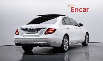 Mercedes-Benz E-Class 2017, 54340 км, за 28900000 KRW