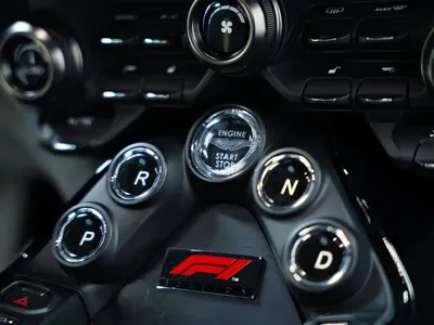 Aston Martin V8 Vantage 2024, 14100 км, за 1358000 CNY - фото 46
