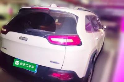 Jeep Cherokee 2016, 182600 км, за 34881.22 CNY - фото 6