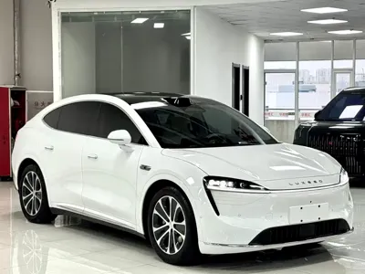 智界 Zhijie R7 2024, 28000 км, за 208000 CNY
