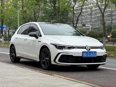 Volkswagen Golf 2022, 40000 км, за 135000 CNY