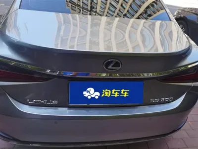 Lexus ES 2024, 25400 км, за 192000 CNY