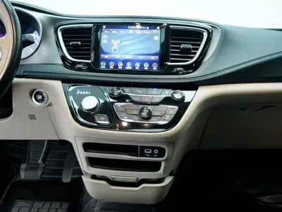 Chrysler Grand Voyager PHEV (Import) 2020, 125000 км, за 109800 CNY - фото 17