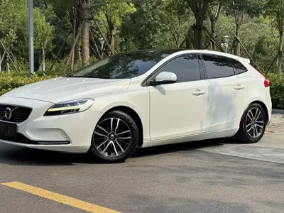Volvo V40 2018, 90000 км, за 41800 CNY - фото 2