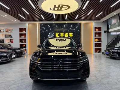 Volkswagen Touareg 2019, 76000 км, за 196800 CNY