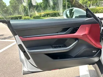 Porsche Taycan 2021, 35000 км, за 340800 CNY - фото 9