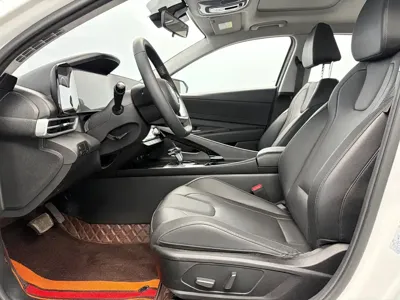 Hyundai Elantra 2023, 30000 км, за 106800 CNY