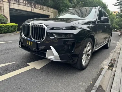 BMW X7 · 2023 год
