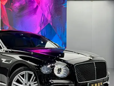Bentley Flying Spur PHEV 2024, 48000 км, за 1697000 CNY - фото 8