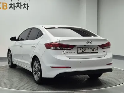 Hyundai Avante 2017, 70051 км, за 10400000 KRW