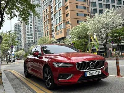Volvo S60 · 2021 год