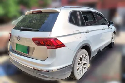 Volkswagen Tiguan L 2018, 78300 км, за 63656.18 CNY - фото 6