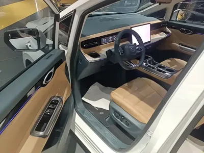 GAC Motor 传祺E8 PHEV 2024, 36400 км, за 145200 CNY - фото 16