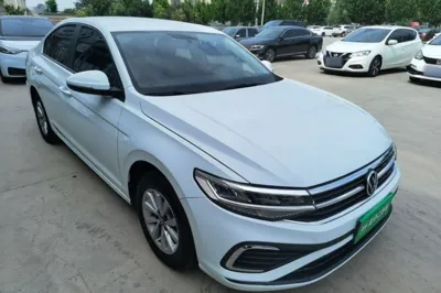 Volkswagen Bora 2023, 83600 км, за 63574.61 CNY