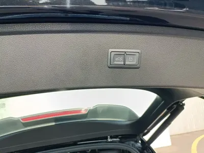 Audi Q5L 2025, 6000 км, за 228000 CNY - фото 6