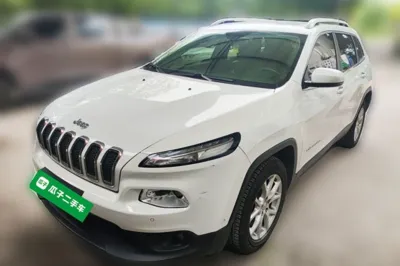 Jeep Cherokee 2016, 71400 км, за 42045.44 CNY - фото 1