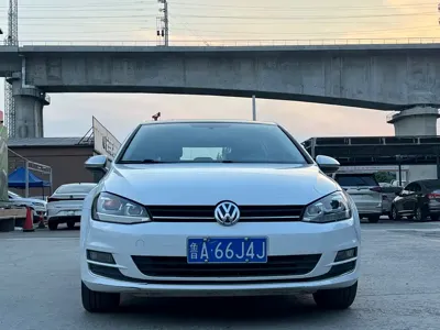 Volkswagen Golf 2016, 130000 км, за 35800 CNY