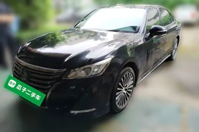 Toyota Crown · 2018 год
