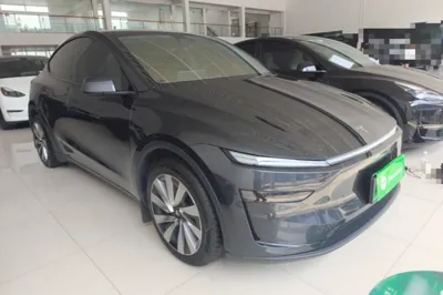 Tesla Model Y 2025, 17700 км, за 279852 CNY