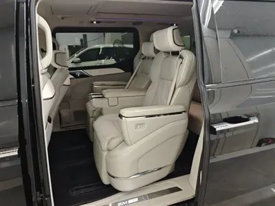 Volvo EM90 · 2025 год