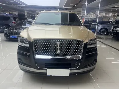 Lincoln Navigator 2022, 32000 км, за 578000 CNY