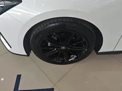 Changan UNI-V 2026, 500 км, за 85800 CNY - фото 6