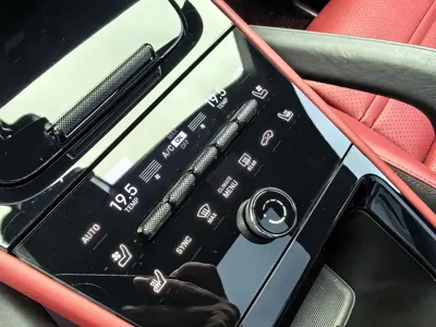 Porsche Cayenne 2023, 49000 км, за 589000 CNY - фото 9