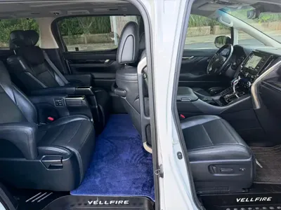 Toyota Vellfire 2023, 110000 км, за 438000 CNY - фото 8