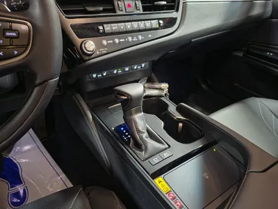 Lexus ES 2026, 9070 км, за 62000000 KRW - фото 9