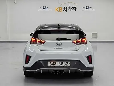 Hyundai Veloster 2018, 121073 км, за 10000000 KRW