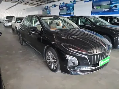 Hongqi Hongqi E-QM5 2022, 34200 км, за 61400 CNY