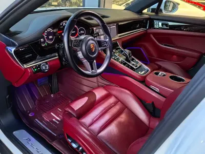 Porsche Panamera 2018, 100000 км, за 438000 CNY