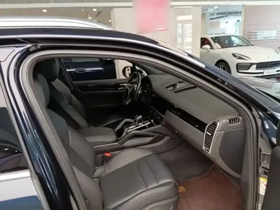 Porsche Cayenne Hybrid 2021, 93699 км, за 315300 CNY - фото 11