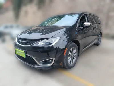 Chrysler Grand Voyager PHEV 2019, 27799 км, за 148888.57 CNY - фото 1