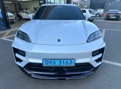 Porsche Macan · 2025 год
