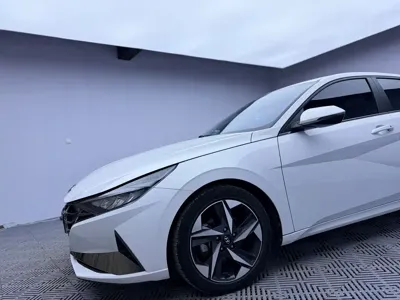 Hyundai Elantra 2023, 33000 км, за 99800 CNY